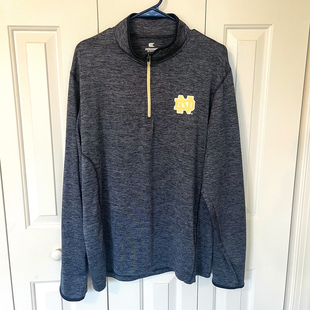 Men’s Medium Notre Dame Colosseum Long Sleeve Tee Quarter Zip